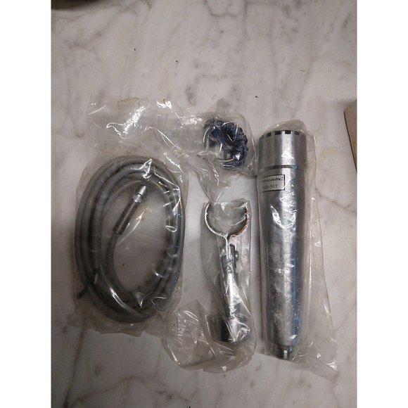 Vintage Realistic Crystal Microphone Model 33-907 - Picture 5 of 6